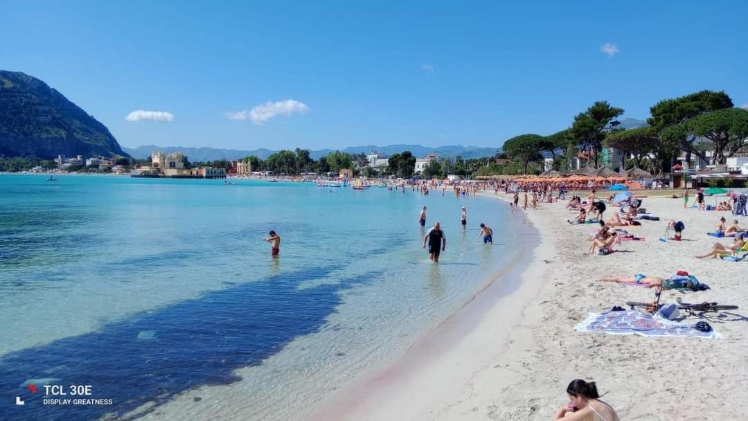 Mondello Felix - Appartamenti In Villa A 600M Dal Mare Kültér fotó