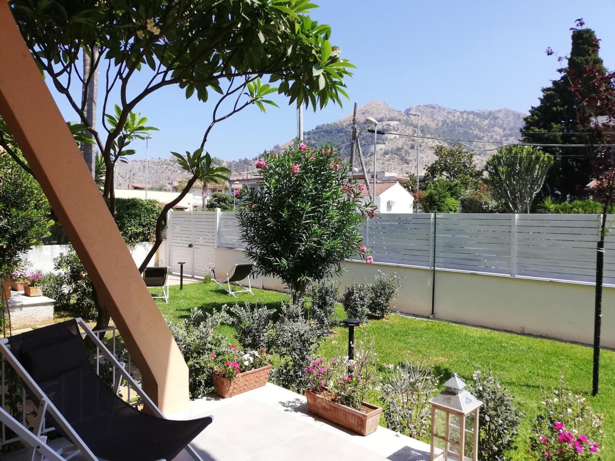 Mondello Felix - Appartamenti In Villa A 600M Dal Mare Kültér fotó